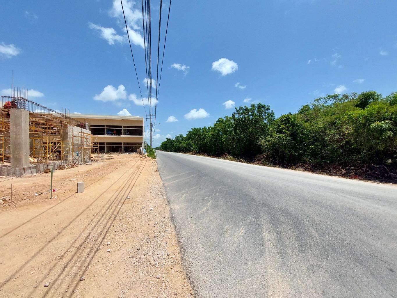 Terreno en  Av. Prolongación la Luna, Cancún