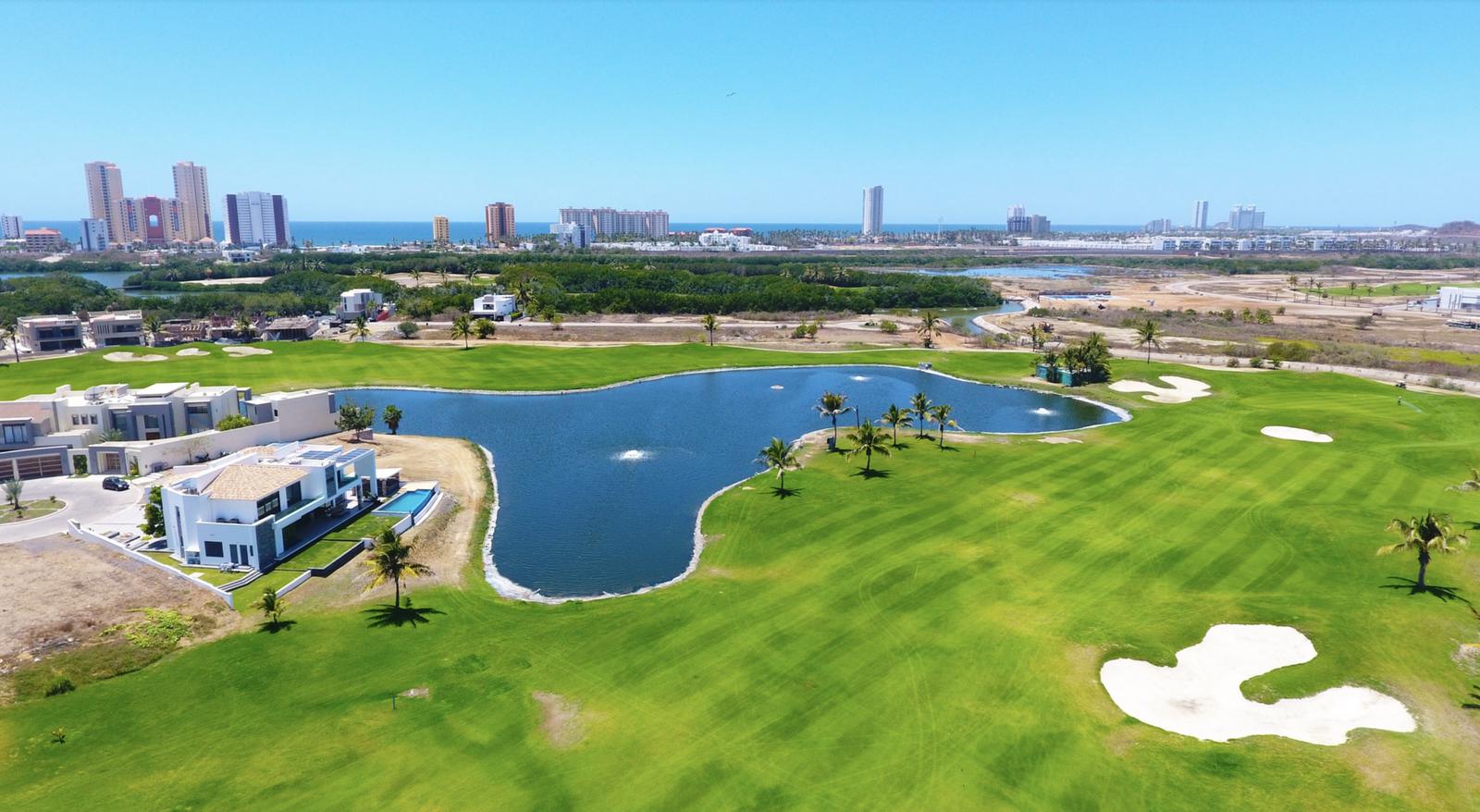 Terreno en  venta en Marina Campo de Golf Mazatlán, Sinaloa