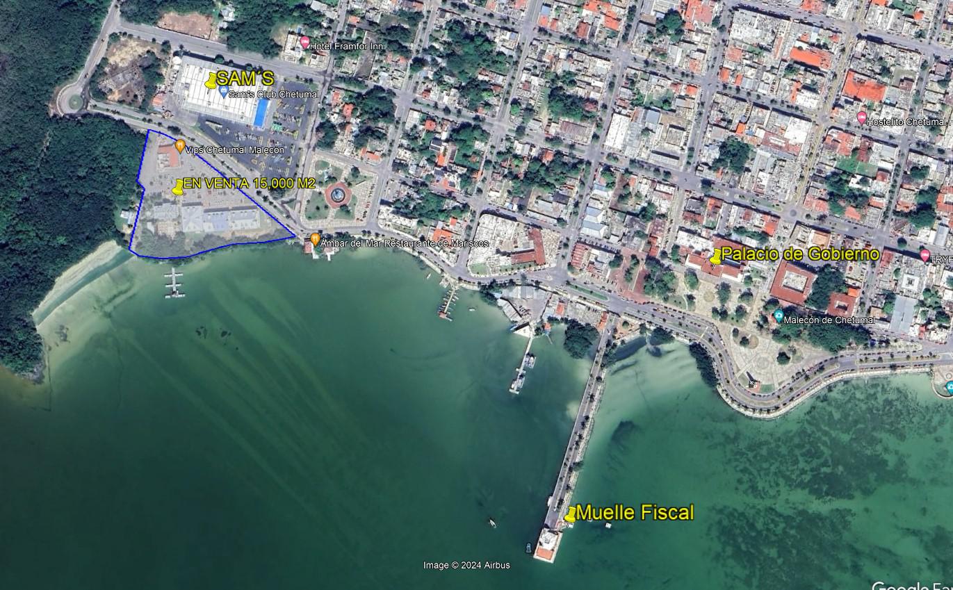 Plaza Comercial en venta en el Boulevard Bahia de Chetumal