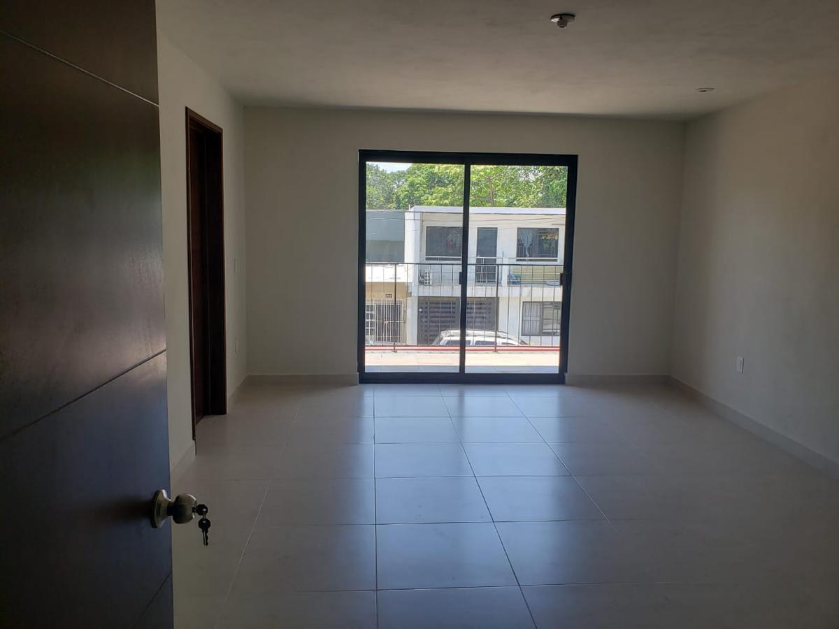 (CCCV2102) Casa en  Venta Col.  Vergel  en Tampico   info.   833  : 300  : 7128