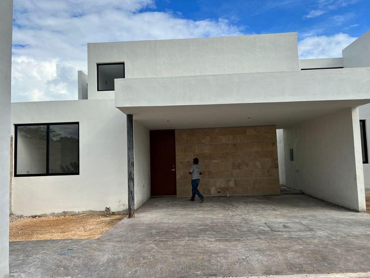 CASA EN VENTA  MERIDA PRIVADA SAVARA MODELO ISORA DICIEMBRE