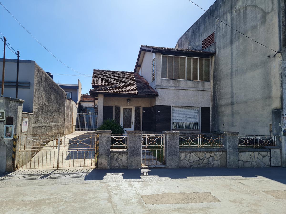 CASA CON GALPON EN VENTA.  JOS LEON SUAREZ