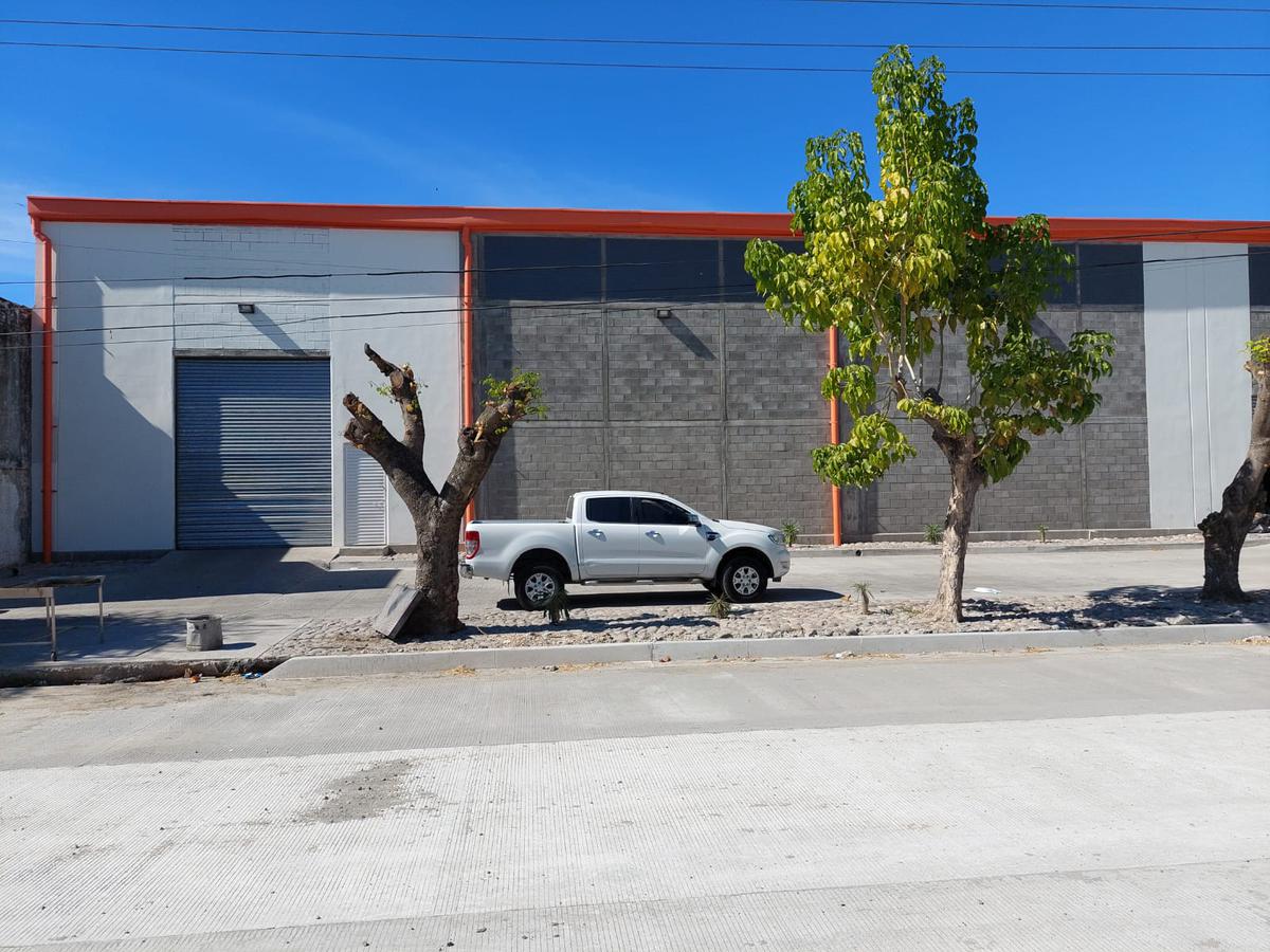 Bodega en renta en Av. Emilio Barragán Col. Centro