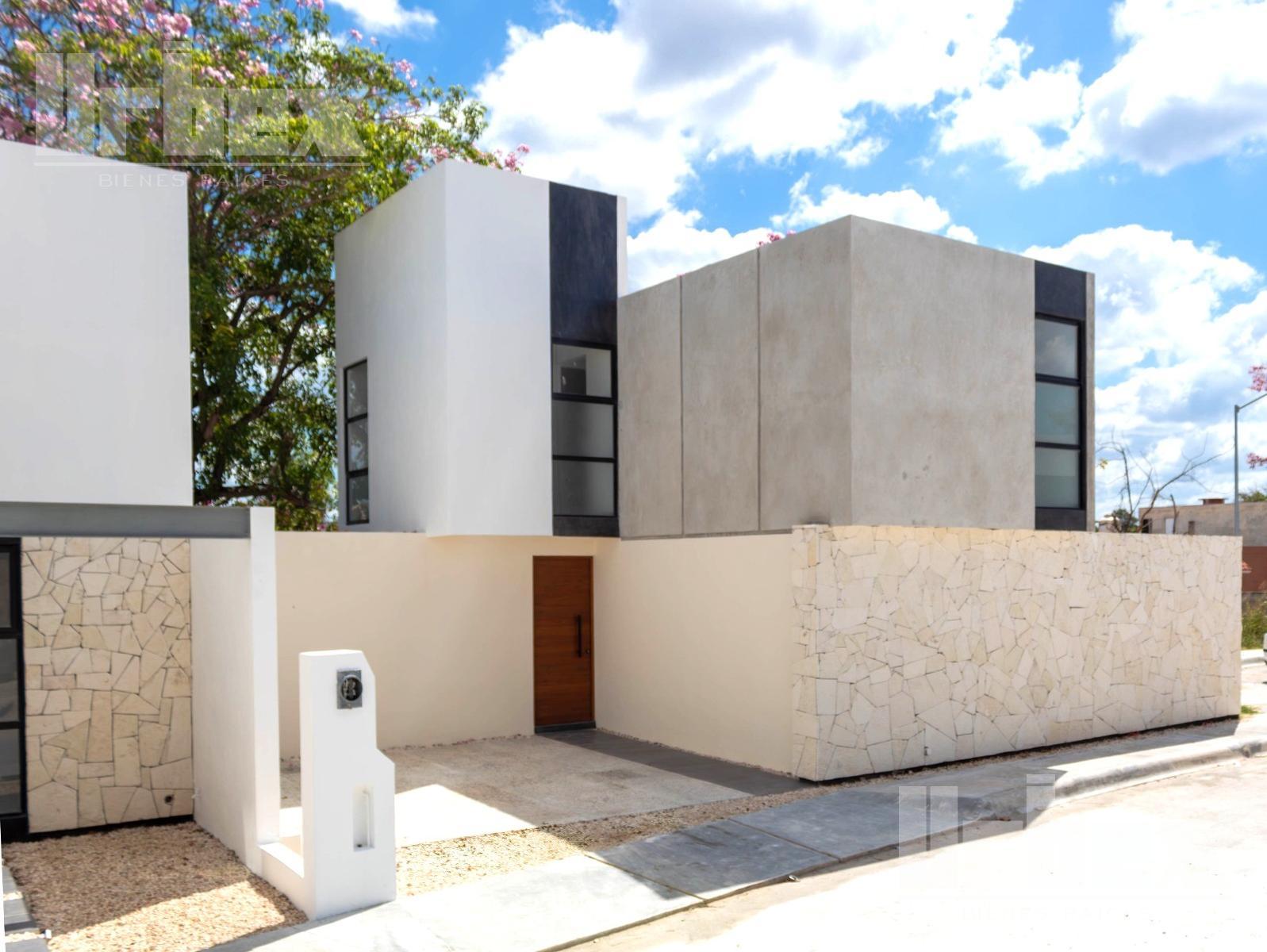 SE VENDE BONITA CASA MINIMALISTA CON ALBERCA, EXCELENTE UBICACIÓN EN PRIVADA EN LA CIUDAD DE CAMPECHE