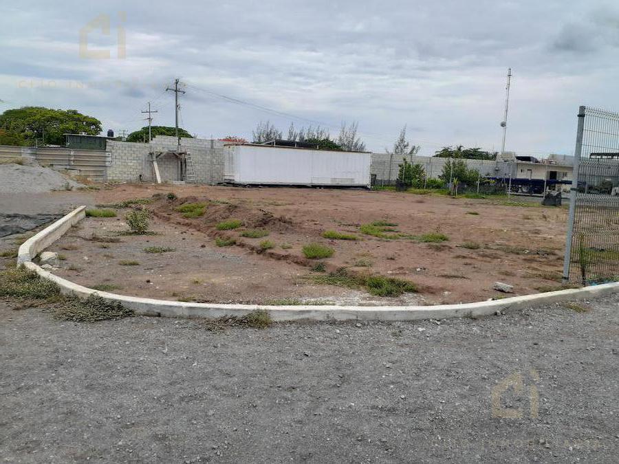 TERRENO COMERCIAL en RENTA sobre Avenida principal, rodeado de varios fraccionamientos sobre Carretera a Dos Lomas