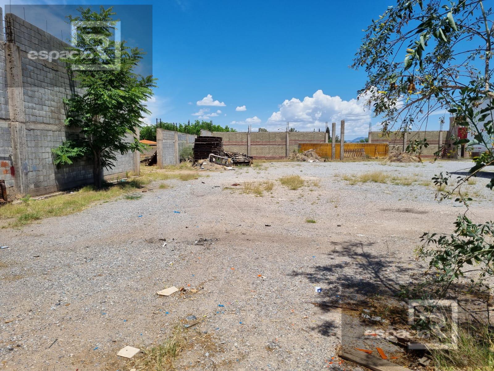 TERRENO EN RENTA BARDEADO CON BODEGA SOBRE LOMBARDO TOLEDANO