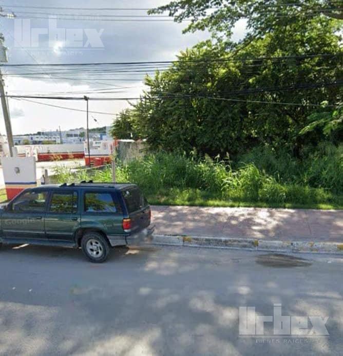 Terreno muy bien ubicado sobre la Av. Héroes de Nacozari, frente al aeropuerto de Campeche