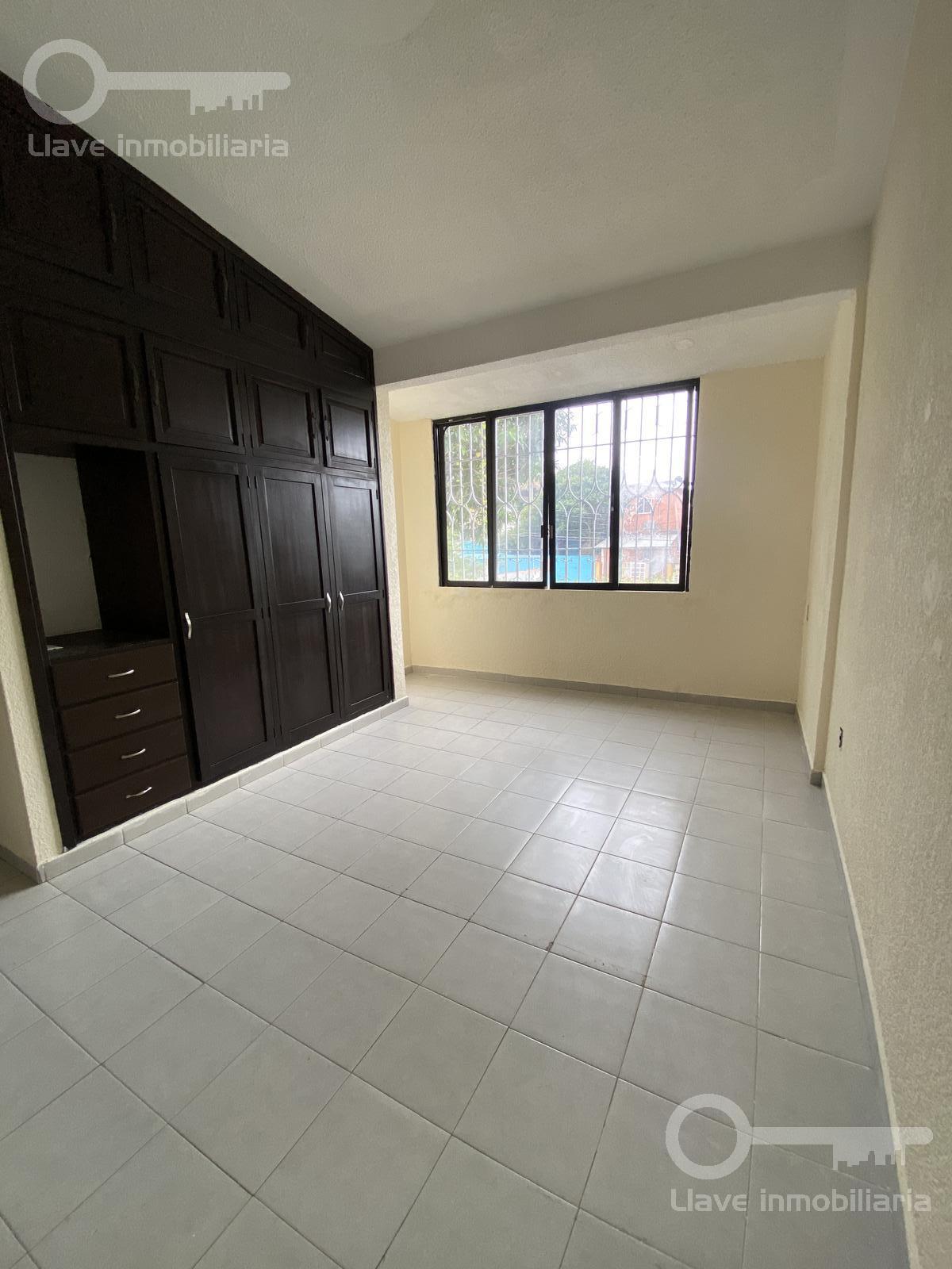 Venta de Casa de 2 niveles y 3 recámaras en Prol. Miguel Hidalgo, Col. Benito Juárez Norte, Coatzacoalcos, Ver.