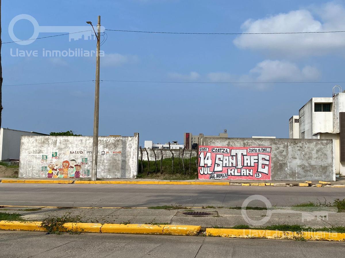 Terreno Residencial en Venta en Av. Abraham Zabludovsky, Fracc. FOVISSSTE, Coatzacoalcos, Ver.