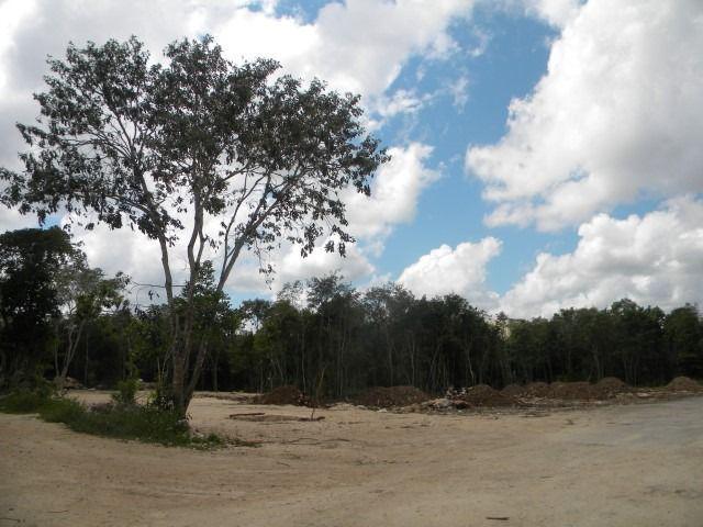 Terreno en Renta en Cancún, Colegios 2500 m2. Zona Huayacán