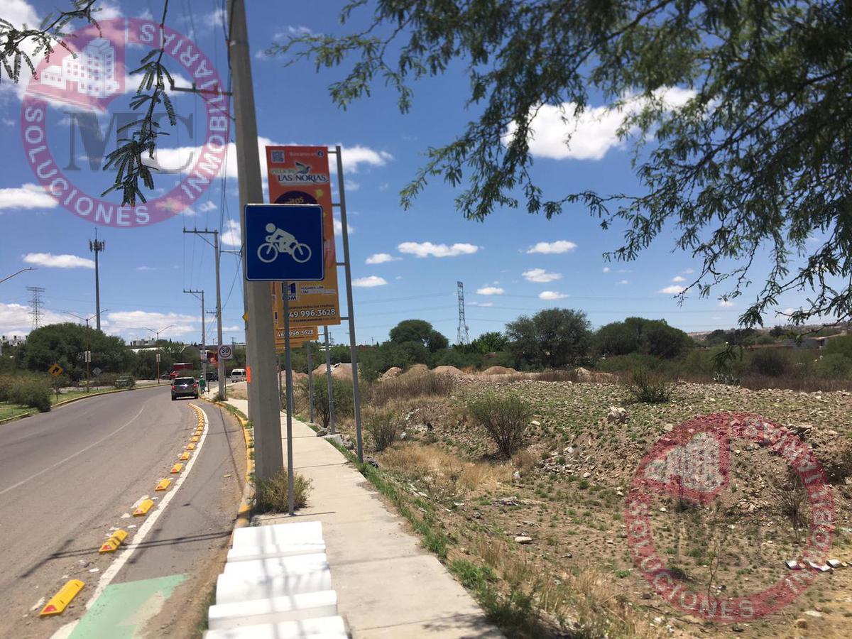 Terreno comercial en Renta, al Oriente, zona de crecimiento, alto flujo.