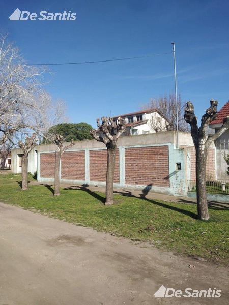 Lote con mejoras y pequeña construcción - Serena