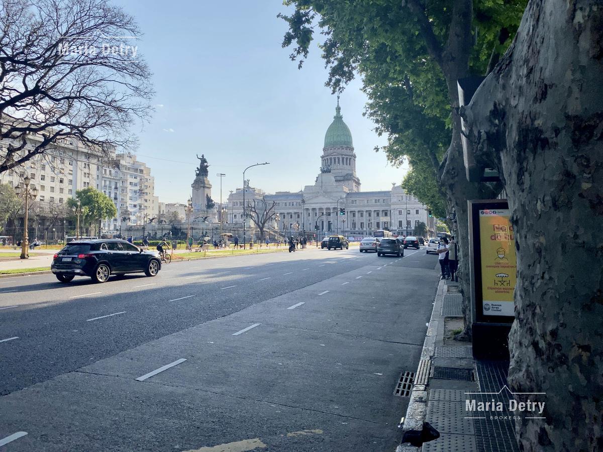 Local - Congreso sobre Rivadavia venta con renta