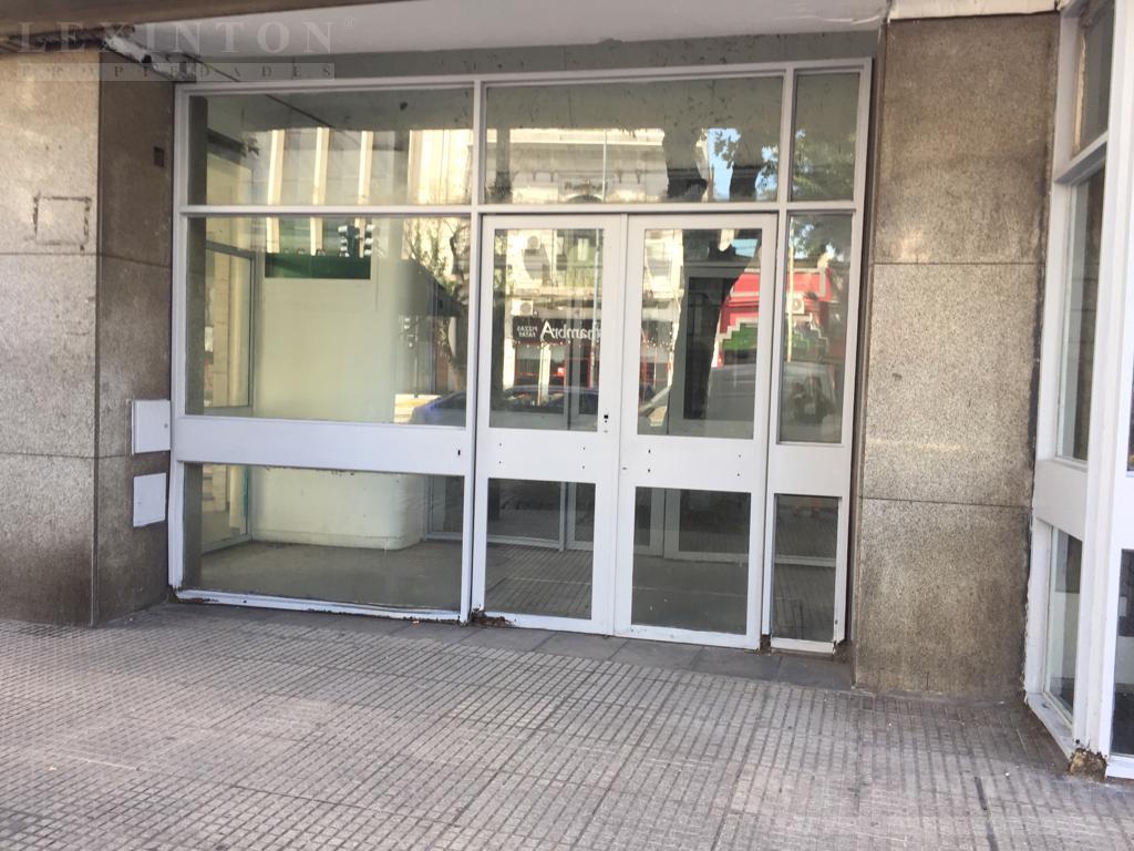 LOCAL SOBRE AVENIDA - FRENTE 12mts - 450mts - PLANTA LIBRE - IDEAL BANCO - SUPERMERCADO - GYM