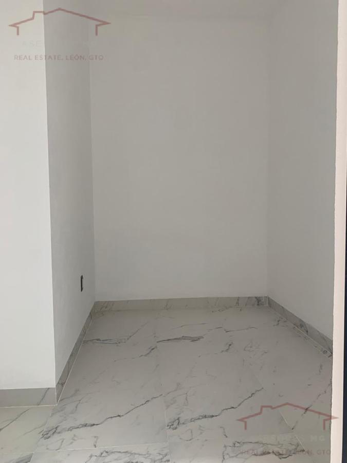 VENTA DE CASA EN LOMAS DEL MOLINO DE 3 RECAMARAS CON VESTIDOR Y BAÑO CADA UNA