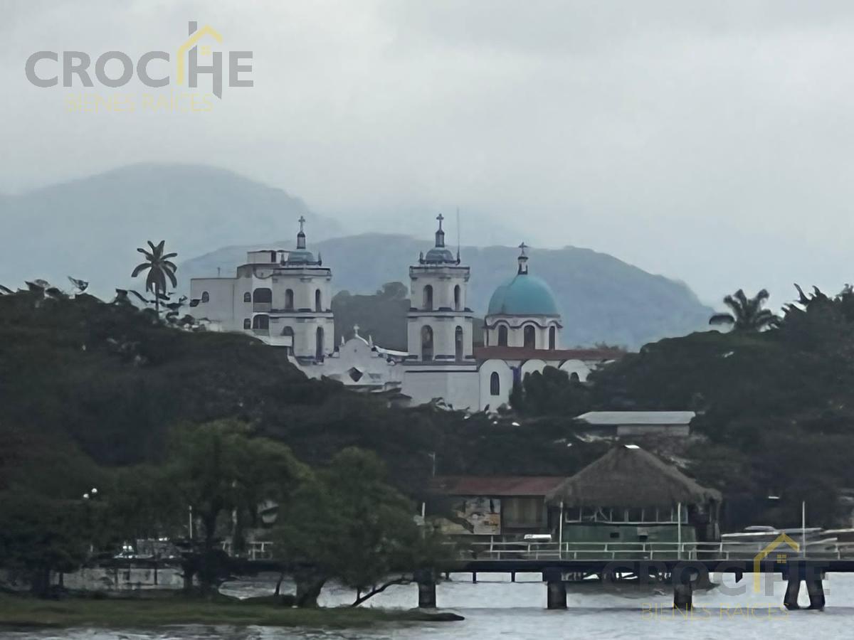 TERRENO EN VENTA EN CATEMACO VERACRUZ A UNOS METROS DE LA ZONA MALECÓN, FRENTE LAGUNA