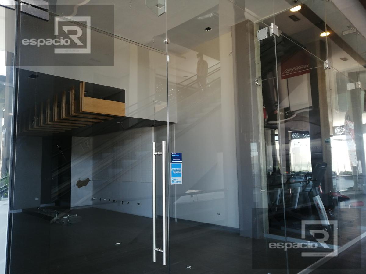 LOCAL COMERCIAL EN VENTA YA RENTADO IDEAL PARA INVERSIÓN PLAZA HIGHSQ