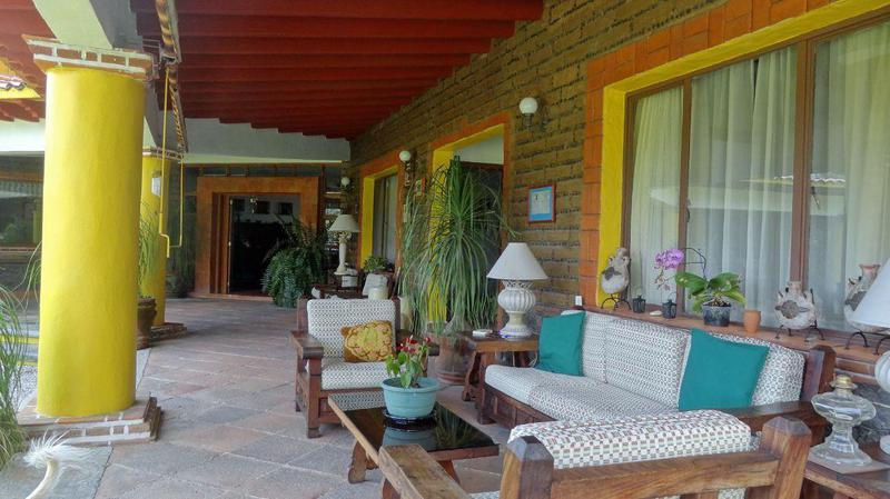 CASA CON ESCRITURAS EN TEPOZTLÁN CON VISTA A LOS CERROS