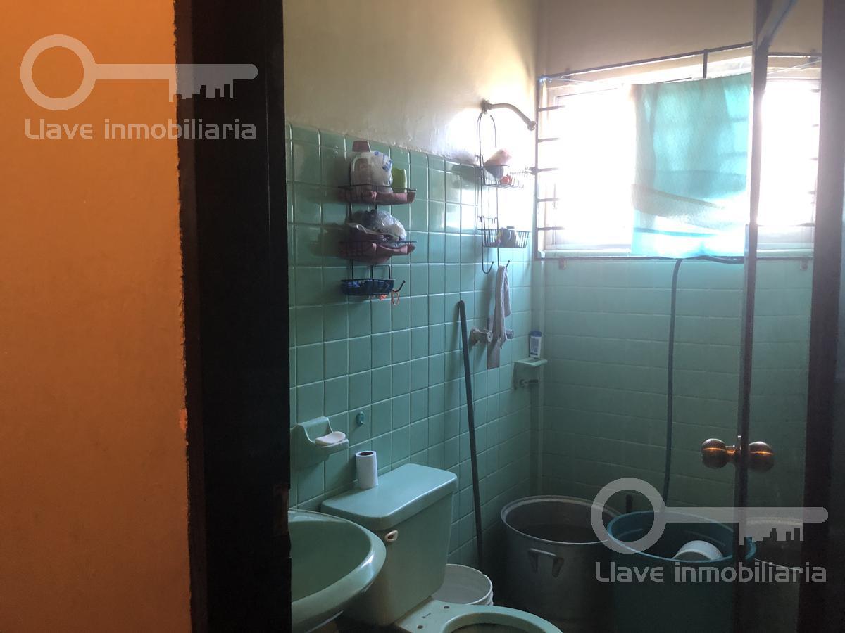 Casa con Local Comercial en Venta en esquina de Ignacio de la Llave, Col. María de la Piedad, Coatzacoalcos, Ver.