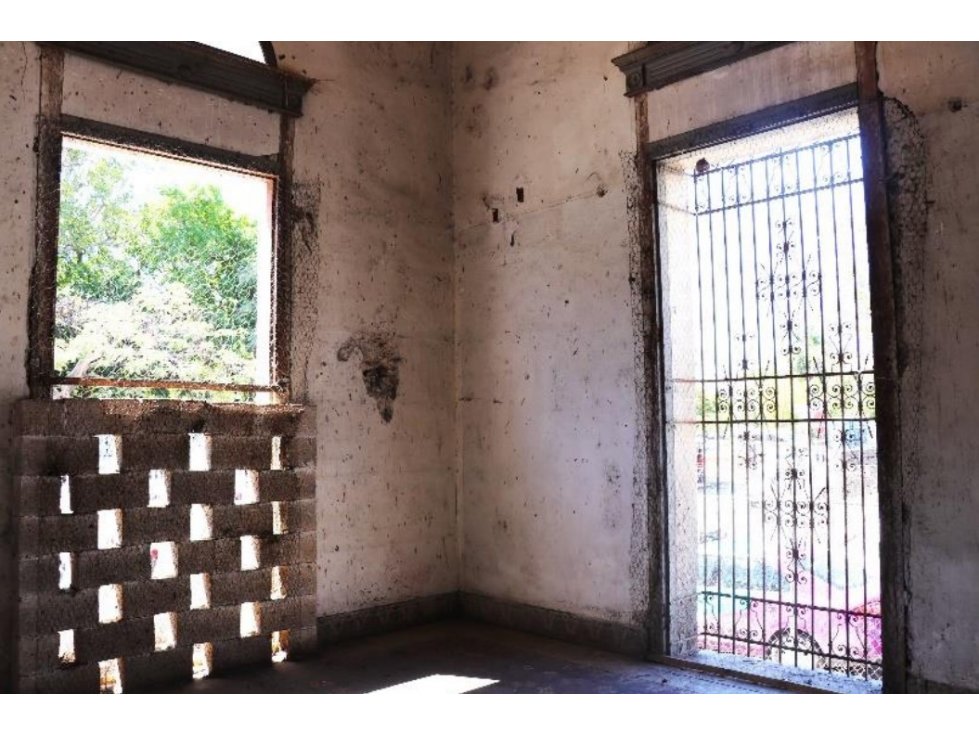 Casa Colonial Para restaurar en Venta en Merida con Gran Terreno