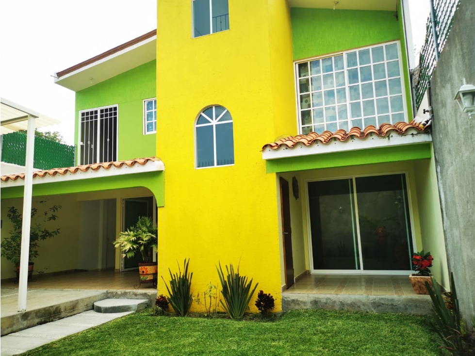 Casa sola en venta en Morelos jardín amplio