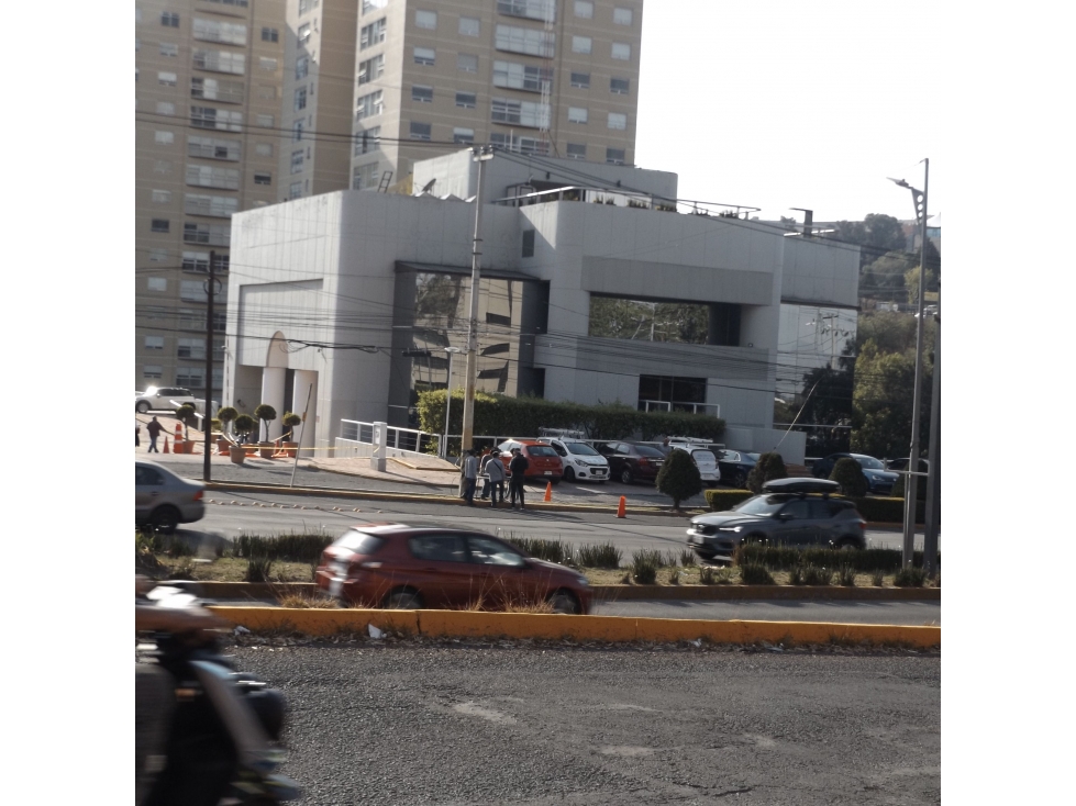 LOCAL COMERCIAL 500M2 RENTA LOMAS VERDES NAUCALPAN