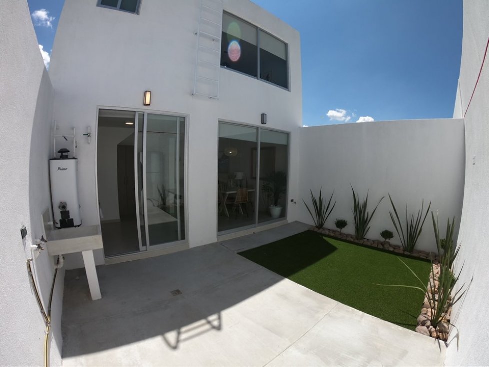 CASA EN VENTA AL SUR PONIENTE DE LA CIUDAD EN MANGATA RESIDENCIAL