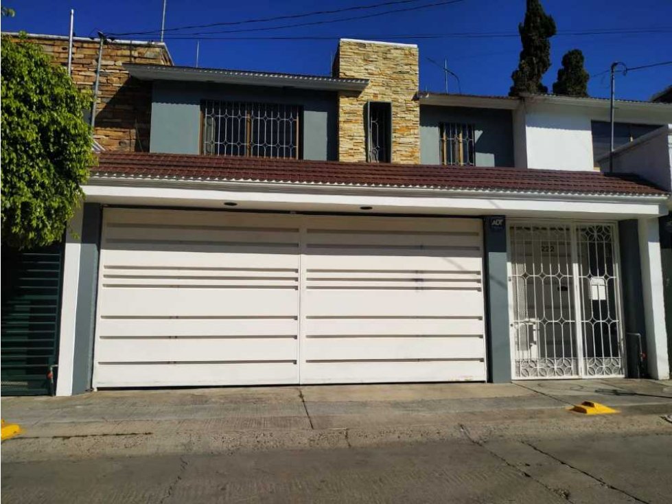 CASA EN VENTA JARDINES DEL MORAL