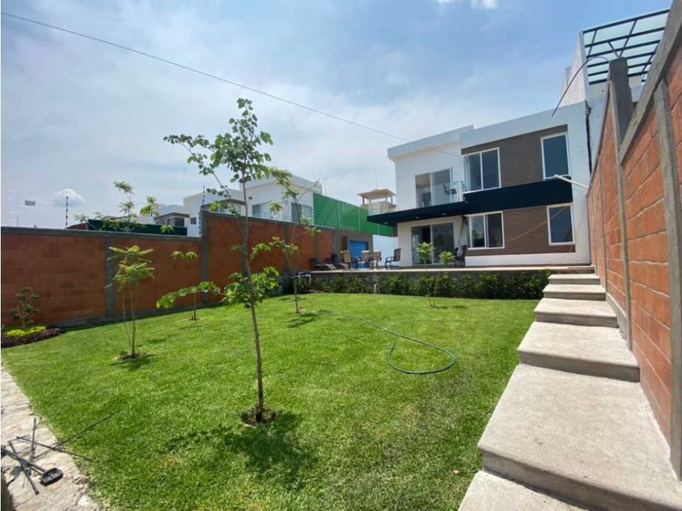Casa sola recidencial en venta con piscina en Emiliano Zapata Morelos
