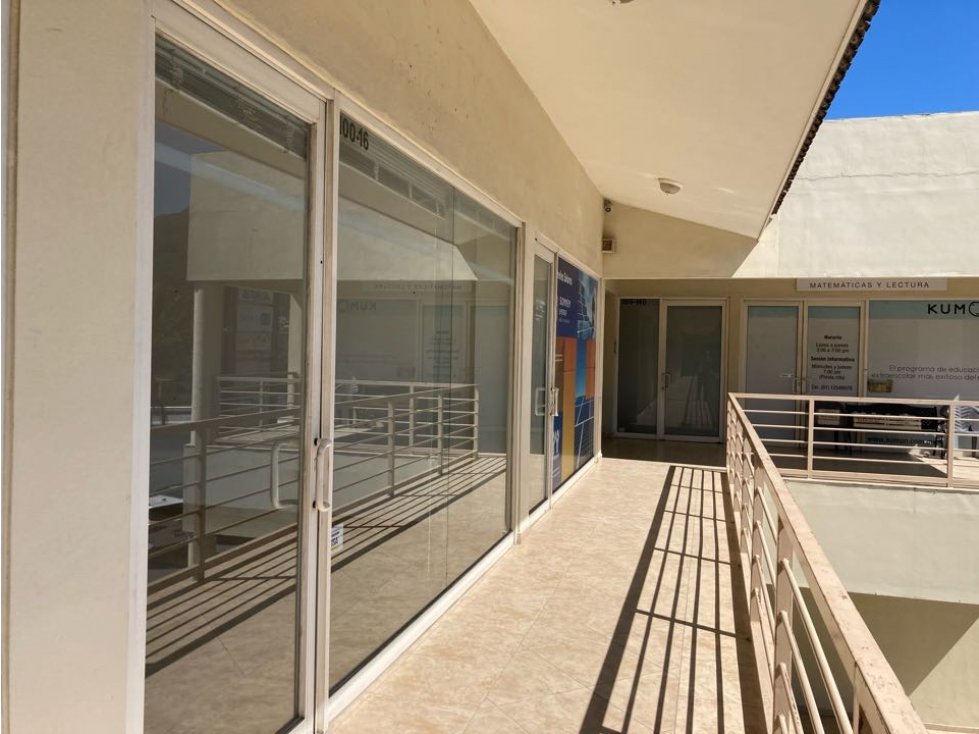 Local Renta y venta 41 mts2 PA antes del  Uro, Plaza Remax LSL