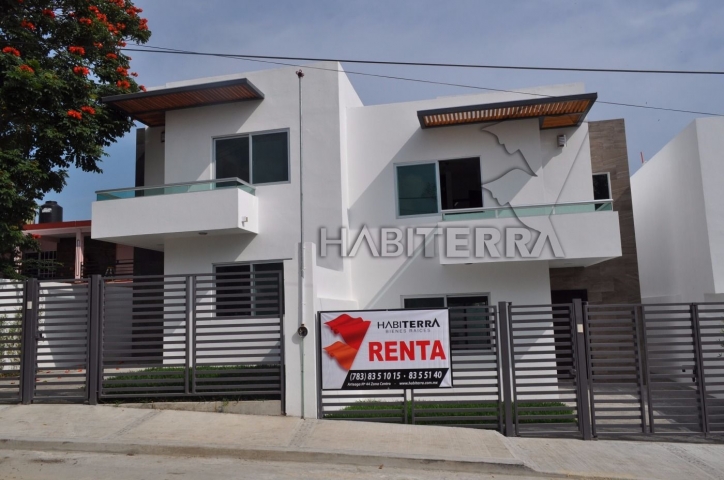 CASA EN RENTA SOBRE LA CALLE ANTONIO PLAZA CENTRO, TUXPAN, VER.