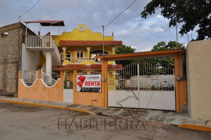 CASA EN RENTA EN LA COL. TROPICANA, TUXPAN, VER.